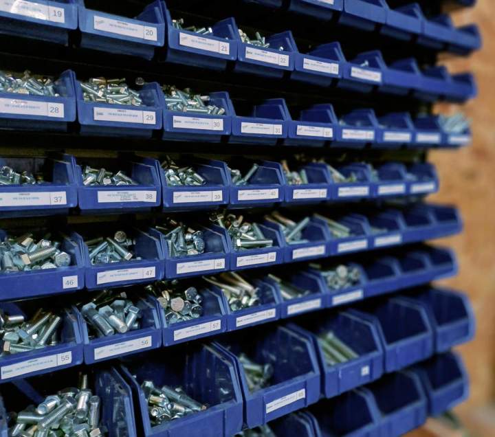Gamme complète de vis, d'écrous et de fixations pour tous vos projets
