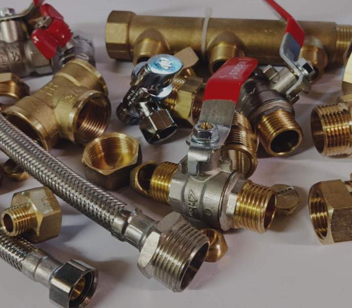 Équipements et accessoires de plomberie pour installation, réparation et entretien de vos réseaux